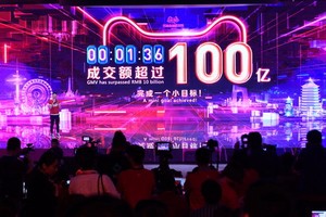 零時鐘聲剛過去1分36秒，2019天貓“雙11”成交額已突破100億元人民幣。（圖源：新華社）