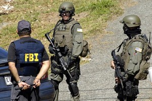 美國FBI特工正在執行任務。（圖源：互聯網）