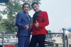 兩名華人歌星、音樂家畢寶藤（左）與林振合。