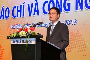 新聞與傳播部長阮孟雄在會上致詞。（圖源：明戰）