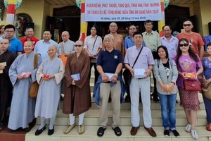 市華人佛教與市紅十字會慈善團。