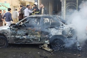 一輛裝有爆炸物的汽車在阿勒頗省巴卜市一處停車場被引爆，15名平民在爆炸中死亡。（圖源：AP）