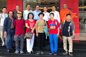 代表團抵達河內後留影。