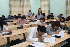 學生寫字比賽一瞥。