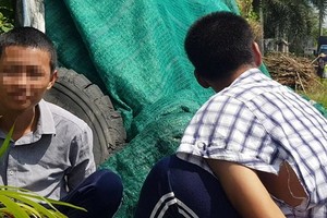 逃走的 2名戒毒學員在躲避職能力量的追捕。（圖源：黃南）