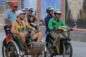 自由勞工如網約“摩的”需要更多輔助政策，以吸引其參加自願社保。