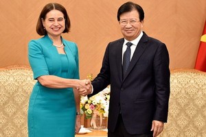 政府副總理鄭廷勇（右）接見澳大利亞特命全權大使羅賓‧路易士‧穆迪。（圖源：VGP）