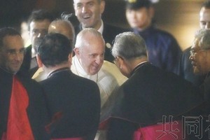 羅馬教皇方濟各23日傍晚抵達日本羽田機場。（圖源：共同社）