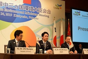日中韓三國環境部長會議閉幕後共同出席記者會。（圖源：Nikkei）