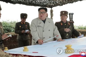 金正恩視察昌麟島防禦部隊現場照。（圖源：韓聯社/朝中社）