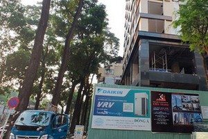 第一郡李自仲街12號舊式別墅已被改為現代大廈。