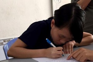 阿 H 親至公安派出所申報她多次遭平陽省社會輔助中心人員施暴。（圖源：秋霞）