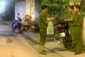 警方在事發現場勘查取證。（圖源：Zing）