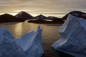 格陵蘭島的冰川在過去十年中加速融化。