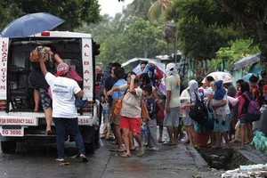 地方政府在颱風“北冕”抵達前夕，疏散了約22萬5000人。（圖源：AP）