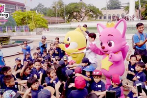 碰碰狐與小鯊魚這對“好友”深受各地兒童的歡迎。（圖源：互聯網）