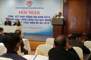 越南殘疾者與孤兒輔助會於昨(6)日上午在河內舉行的2019年活動總結會議場景。（圖源：紅鳳）