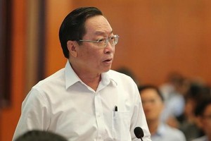 市衛生廳長阮晉丙：本市未有任何一家達到優等的美容醫院。（圖源：自忠）