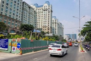 市交通運輸廳：將在平盛郡阮友景街的若干路段增設圍蔽以施工工程。（圖源：周俊）