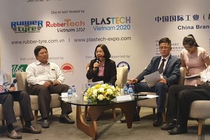 橡膠與塑料產品發展專題講座現場一瞥。