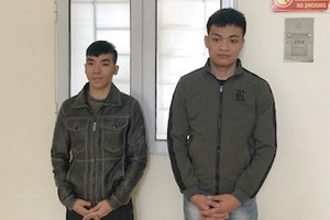 被刑拘的2名嫌犯阮國宇（右）及黎文孝。（圖源：警方提供）