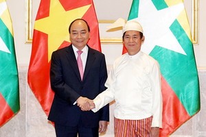 政府總理阮春福（左）會見緬甸總統吳溫敏。（圖源：光孝）