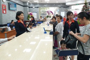 新張營業當天，有許多華人同胞前往交易。