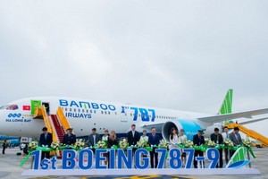 越竹航空公司昨(22)日在河內內牌機場迎接首架波音787夢想客機。（圖源：竹梅）