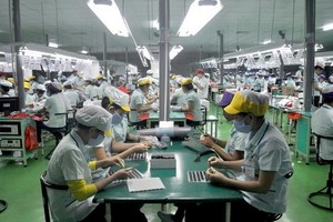 勞方與資方就每年休假或湊足3年假期一次性休假。（示意圖源：互聯網）