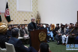 12月22日，阿富汗總統候選人、現任政府首席執行官阿卜杜拉·阿卜杜拉（中）在首都喀布爾舉行的新聞發布會上發言。（圖源：新華社）