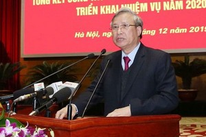 黨中央政治局委員、黨中央書記處常務書記陳國旺在會議上發表指導意見。（圖源：越通社）