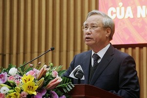 黨中央書記處常務書記陳國旺在會議上致詞。（圖源：燕珠）