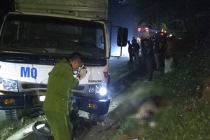 交警在事故現場勘查取證。（圖源：福漁）