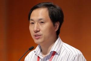 中國“基因編輯嬰兒”案賀建奎被判刑３年及罰款。（圖源：Getty Images）