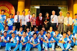 龍華堂龍獅團是新安市華人關帝廟組織的龍獅團。