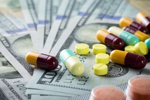 當地時間1日起，輝瑞、葛蘭素史克及賽諾菲等全球大藥廠，計劃調漲美國逾200種處方藥價。（示意圖源：互聯網）