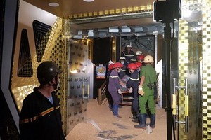 救援隊在現場搜救倖存者。（圖源：CTV）