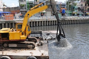 使用海域為倒疏濬爛泥之場所，年收費每公頃750萬元。（圖源：葉德明）