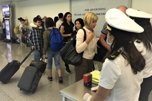 新山一機場對遊客進行衛生檢疫。（圖源：市國際衛生檢疫中心）