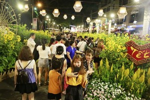 吸引眾多遊人的富美興春花會。