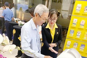 Nam A Bank是我國第一家以機器人為客戶服務的商業銀行。