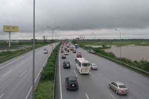 曳橋-寧平高速公路每晝夜車流量達10萬車次。（圖源：碧娟）