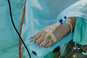 中國武漢市衛生健康委：截至1月10日24時，初步診斷有新型冠狀病毒感染的肺炎病例41例，其中重症7例、死亡1例。（示意圖源：Unsplash）