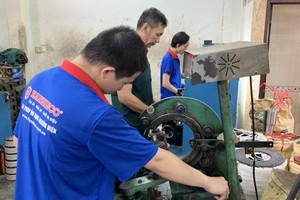 韓生公司生產穩壓器車間一隅。