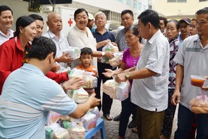 福慧慈善組派發情義午餐。