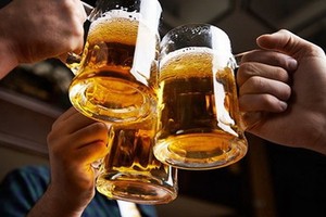 “乾杯”已成為在生活中的一種“慣例”。