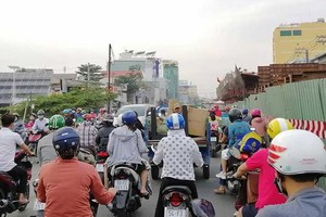 泵橋項目施工區在高峰時段常堵塞。