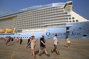 抵達本市富美港口的全球豪華“海洋量子號”遊輪。（圖源：秋耀）