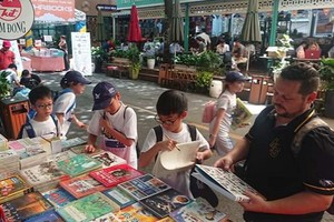 市書香街吸引廣大國內外遊客參觀。