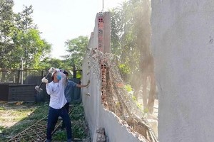 守德郡靈中坊違法工程被強制拆除。